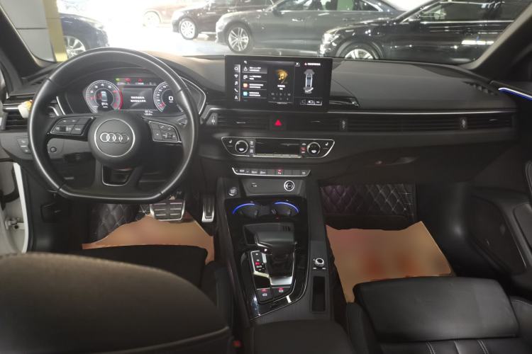 Used Audi A4L 2023 40 TFSI Luxury Dynamic Model Center Console