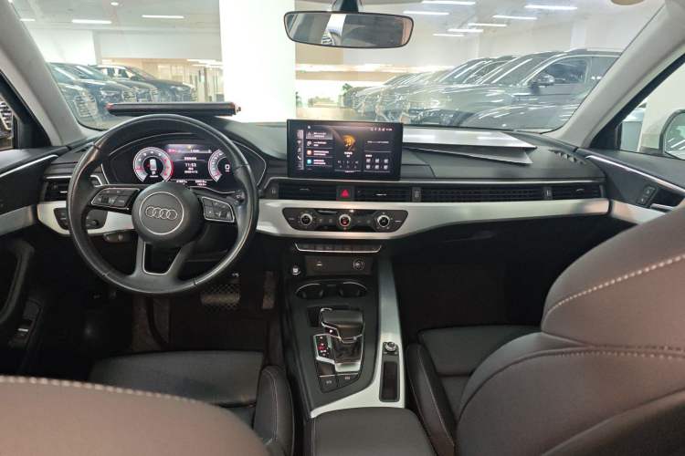 Used Audi A4L 2023 40 TFSI Fashion Dynamic Model Center Console