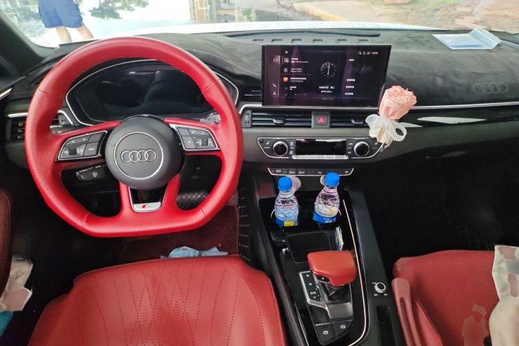 Used Audi A4L 2023 40 TFSI Luxury Dynamic Model Center Console