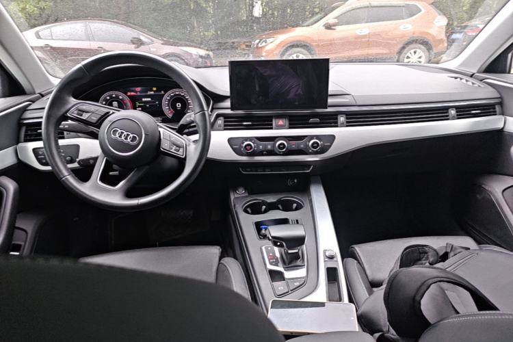 Used Audi A4L 2023 40 TFSI Fashion Dynamic Model Center Console