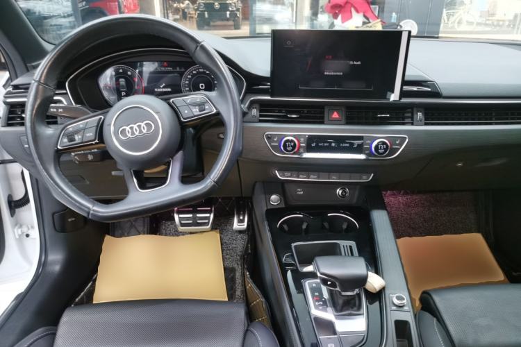 Used Audi A4L 2023 40 TFSI Luxury Dynamic Model Center Console