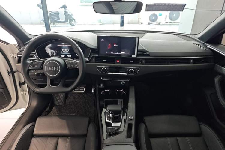 Used Audi A4L 2023 40 TFSI Luxury Dynamic Model Center Console