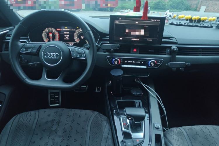 Used Audi A4L 2023 40 TFSI Luxury Dynamic Model Center Console