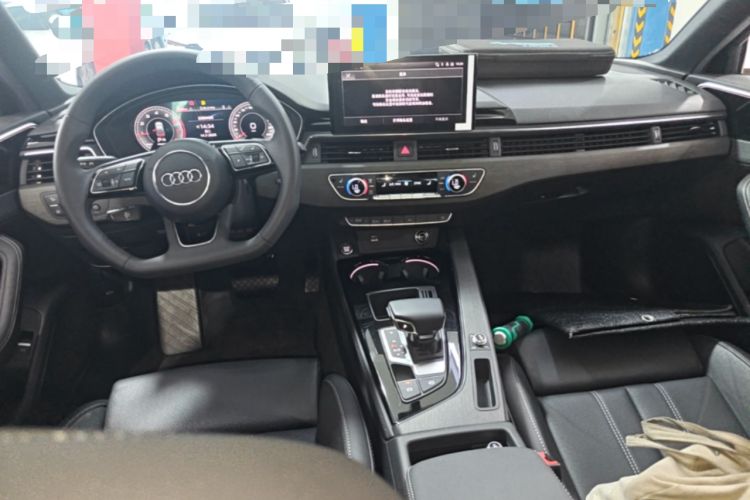 Used Audi A4L 2023 40 TFSI Luxury Dynamic Model Center Console