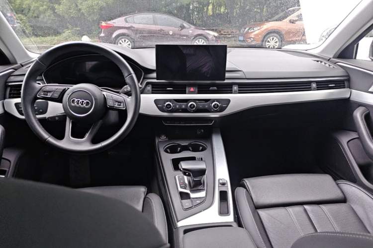 Used Audi A4L 2023 40 TFSI Fashion Dynamic Model Center Console