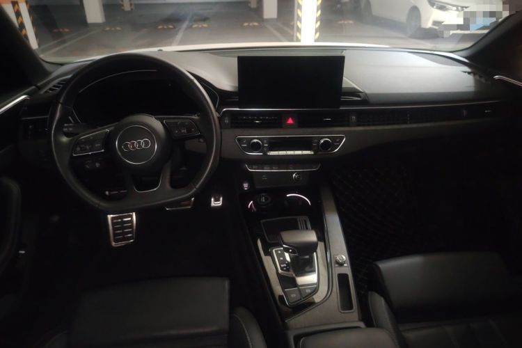 Used Audi A4L 2023 40 TFSI Luxury Dynamic Model Center Console