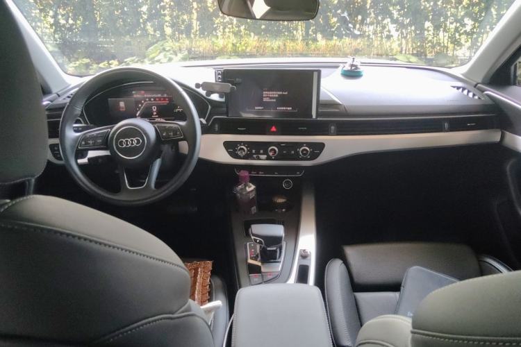 Used Audi A4L 2023 40 TFSI Fashion Dynamic Model Center Console