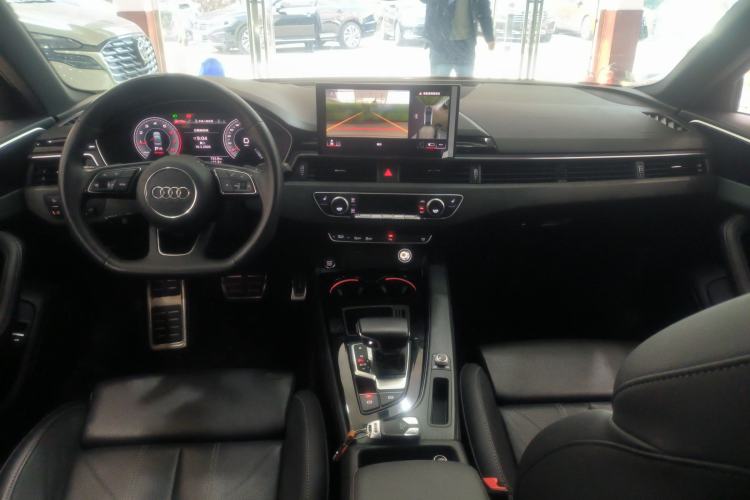 Used Audi A4L 2023 40 TFSI Luxury Dynamic Model Center Console