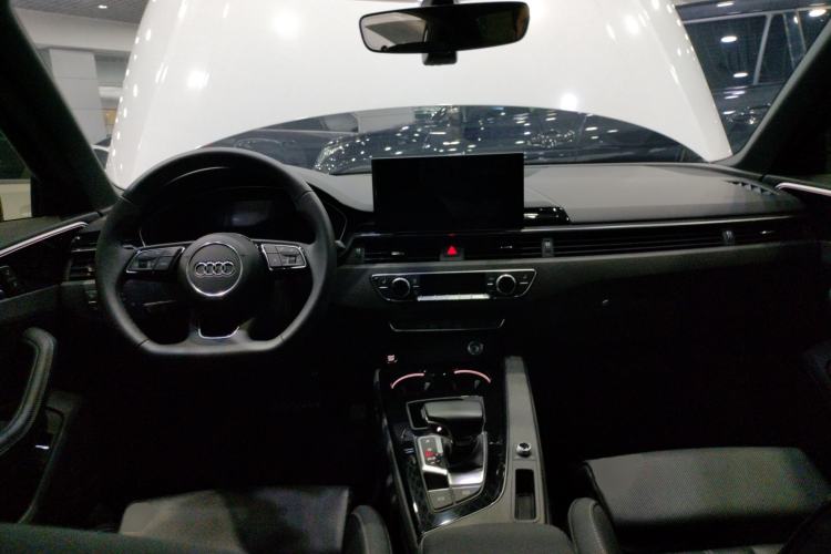 Used Audi A4L 2023 40 TFSI Luxury Dynamic Model Center Console