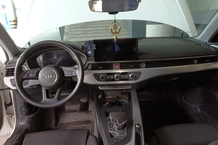 Used Audi A4L 2023 40 TFSI Fashion Dynamic Model Center Console
