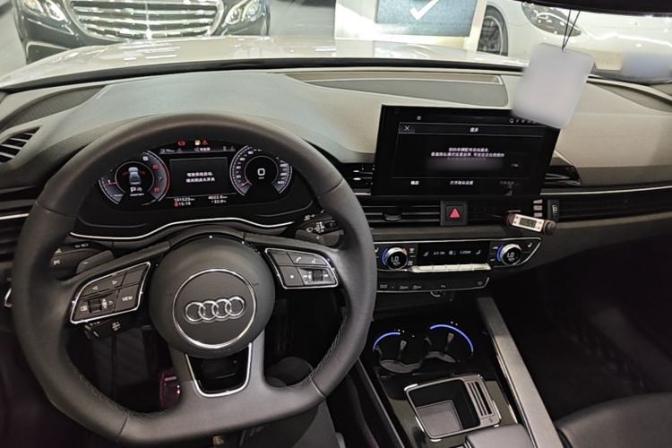 Used Audi A4L 2023 40 TFSI Luxury Dynamic Model Center Console