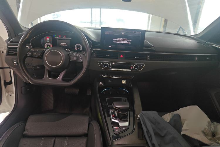 Used Audi A4L 2023 40 TFSI Luxury Dynamic Model Center Console
