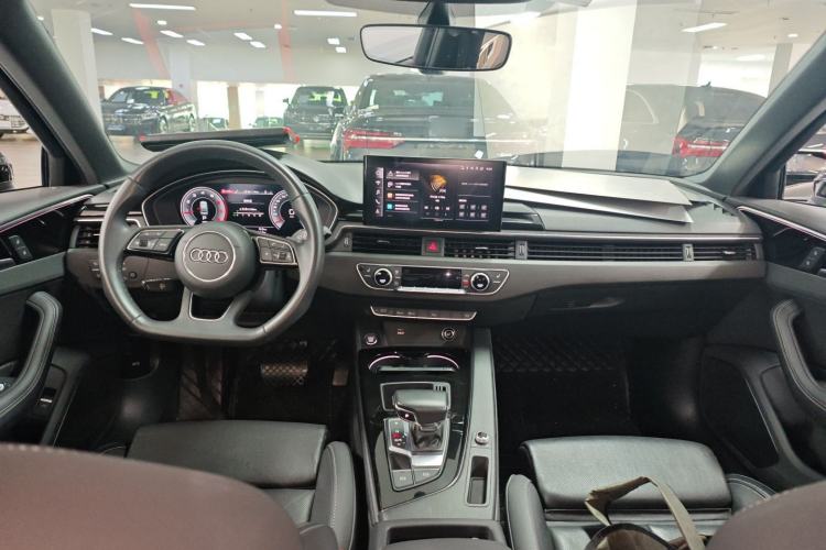 Used Audi A4L 2023 40 TFSI Luxury Dynamic Model Center Console