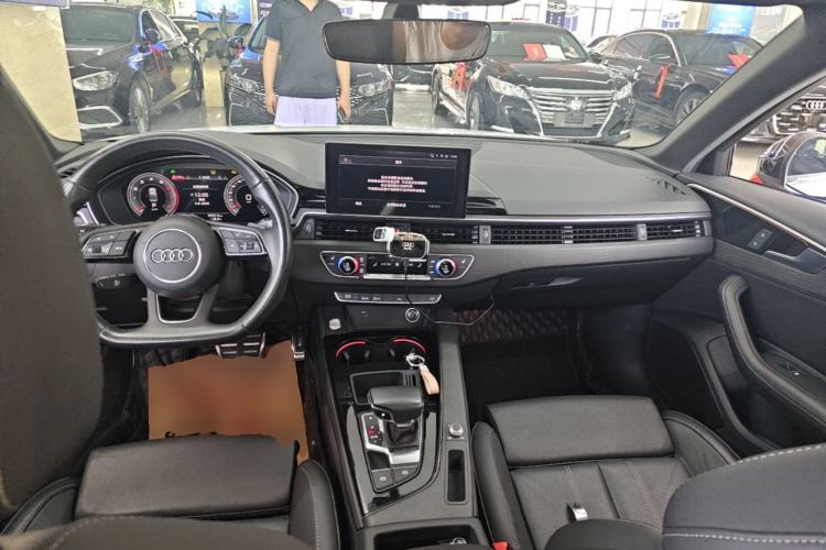 Used Audi A4L 2023 40 TFSI Luxury Dynamic Model Center Console