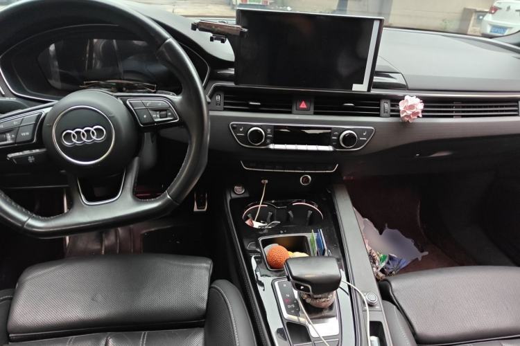 Used Audi A4L 2023 40 TFSI Luxury Dynamic Model Center Console