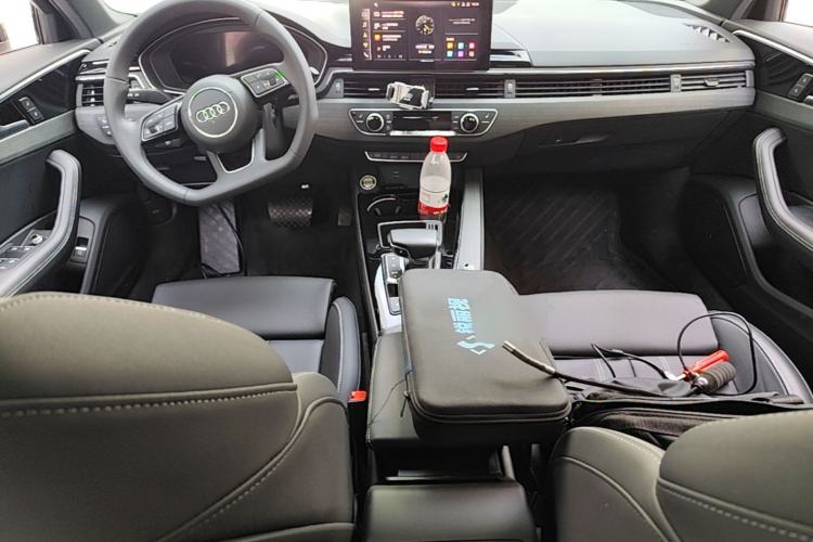 Used Audi A4L 2023 40 TFSI Luxury Dynamic Model Center Console