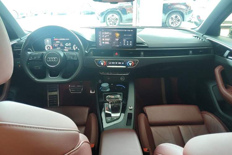 Used Audi A4L 2023 40 TFSI Luxury Dynamic Model Center Console