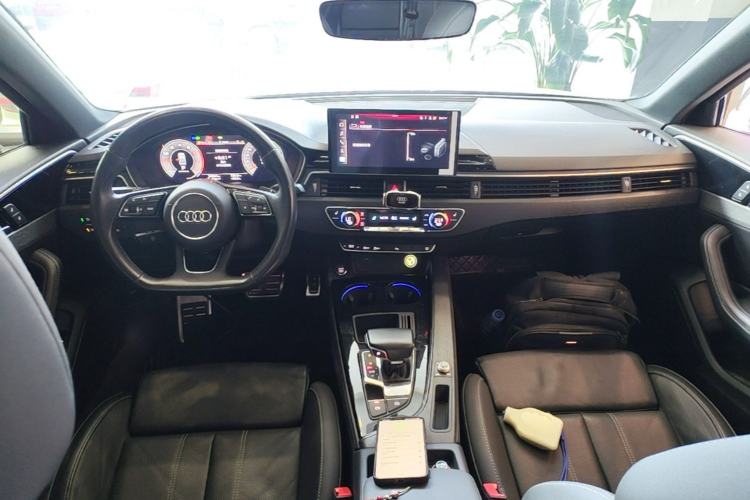Used Audi A4L 2023 40 TFSI Luxury Dynamic Model Center Console