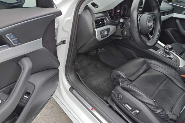 Used Audi A4L 2023 40 TFSI Fashion Dynamic Model Driver Seat