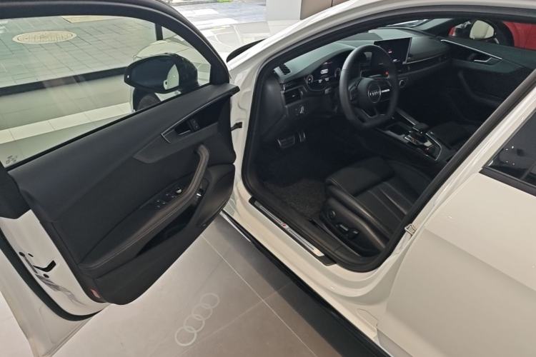 Used Audi A4L 2023 40 TFSI Luxury Dynamic Model Driver Seat