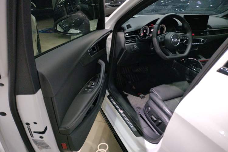 Used Audi A4L 2023 40 TFSI Luxury Dynamic Model Driver Seat