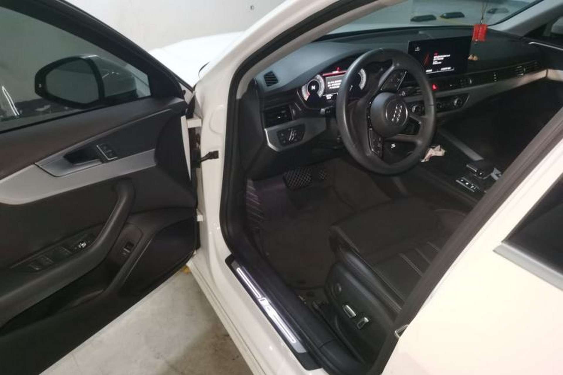 Used Audi A4L 2023 40 TFSI Fashion Dynamic Model Driver Seat
