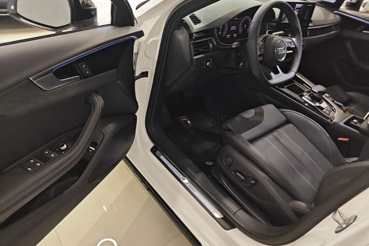 Used Audi A4L 2023 40 TFSI Luxury Dynamic Model Driver Seat