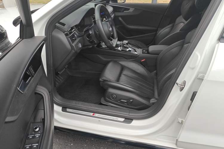 Used Audi A4L 2023 40 TFSI Luxury Dynamic Model Driver Seat