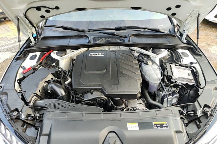 Used Audi A4L 2023 40 TFSI Fashion Dynamic Model Engine Bay