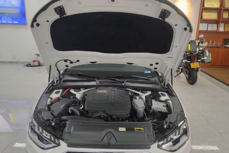 Used Audi A4L 2023 40 TFSI Fashion Dynamic Model Engine Bay