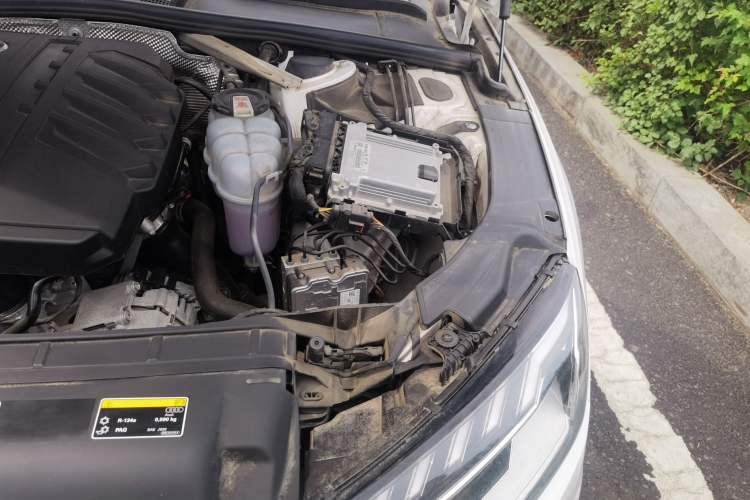Used Audi A4L 2023 40 TFSI Luxury Dynamic Model Engine Bay Left