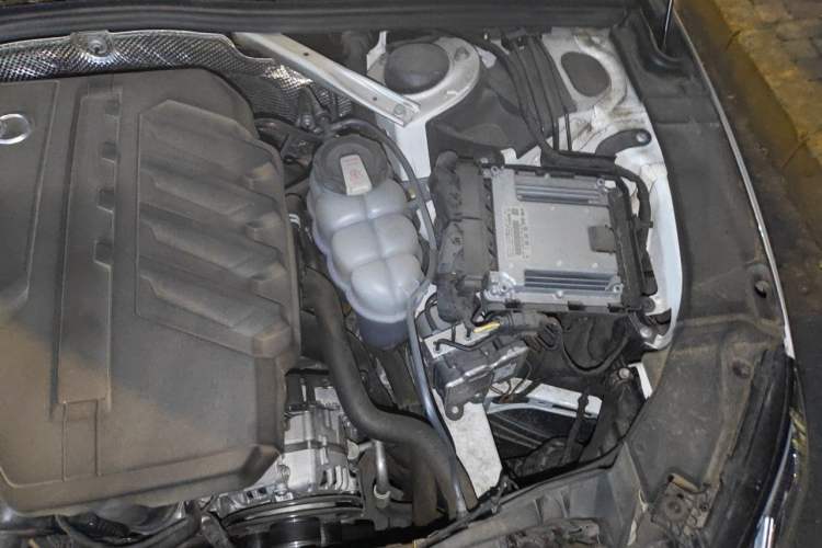 Used Audi A4L 2023 40 TFSI Luxury Dynamic Model Engine Bay Left