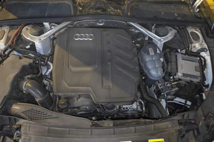 Used Audi A4L 2023 40 TFSI Luxury Dynamic Model Engine Bay