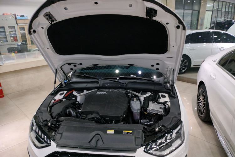 Used Audi A4L 2023 40 TFSI Luxury Dynamic Model Engine Bay
