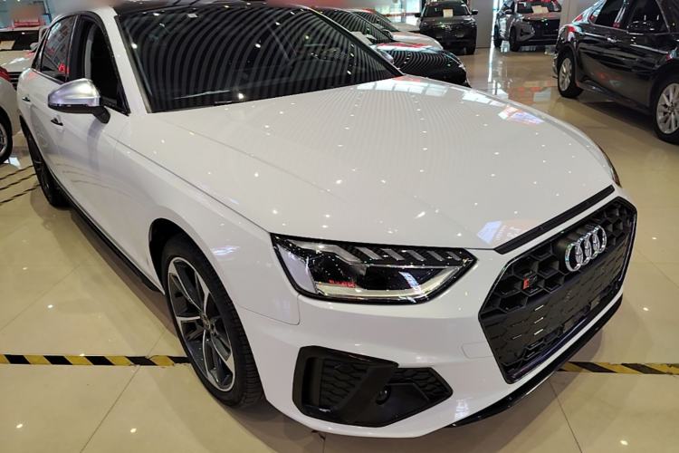 Used Audi A4L 2023 40 TFSI Luxury Dynamic Model Front Right 45 Deg