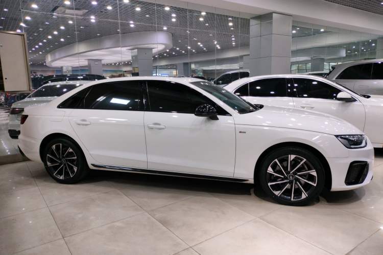 Used Audi A4L 2023 40 TFSI Luxury Dynamic Model Front Right 45 Deg