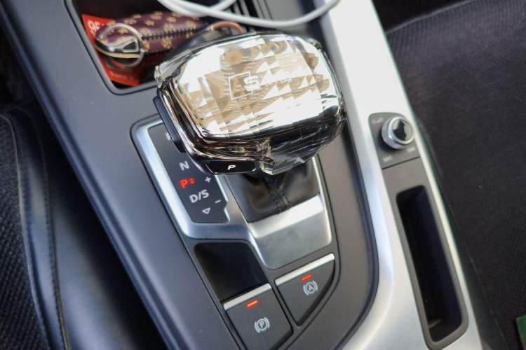 Used Audi A4L 2023 40 TFSI Fashion Dynamic Model Gear Lever