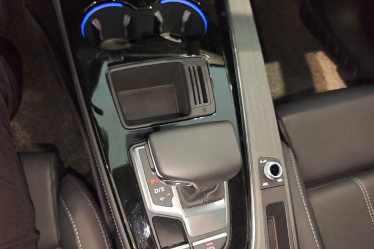 Used Audi A4L 2023 40 TFSI Luxury Dynamic Model Gear Lever