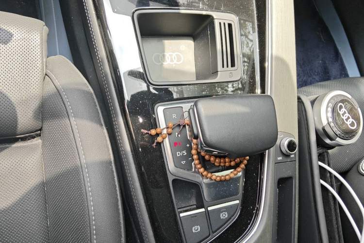 Used Audi A4L 2023 40 TFSI Luxury Dynamic Model Gear Lever