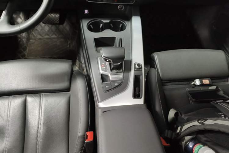 Used Audi A4L 2023 40 TFSI Fashion Dynamic Model Gear Lever