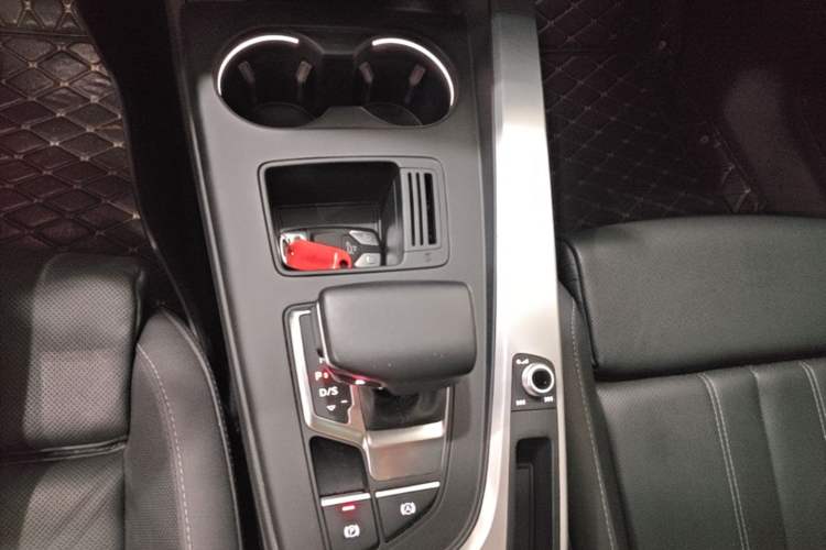 Used Audi A4L 2023 40 TFSI Fashion Dynamic Model Gear Lever