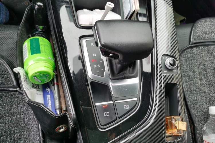 Used Audi A4L 2023 40 TFSI Fashion Dynamic Model Gear Lever
