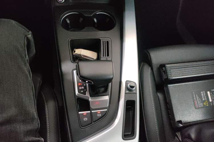 Used Audi A4L 2023 40 TFSI Fashion Dynamic Model Gear Lever