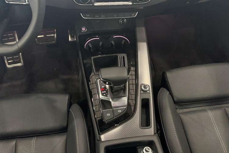 Used Audi A4L 2023 40 TFSI quattro Luxury Dynamic Edition Gear Lever