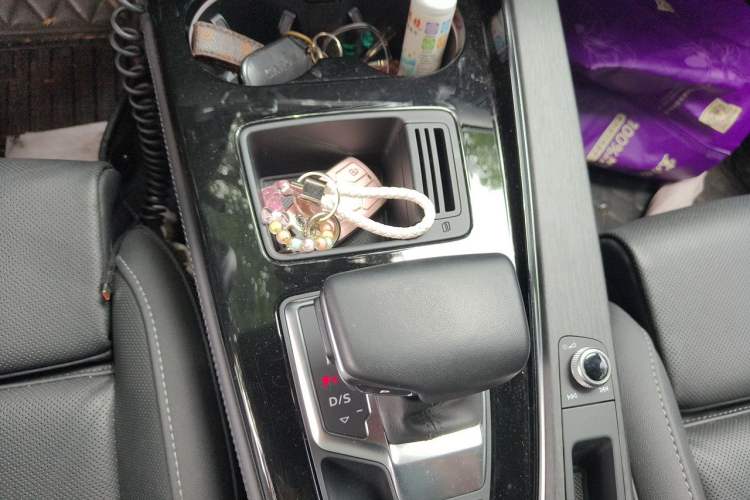 Used Audi A4L 2023 40 TFSI Luxury Dynamic Model Gear Lever