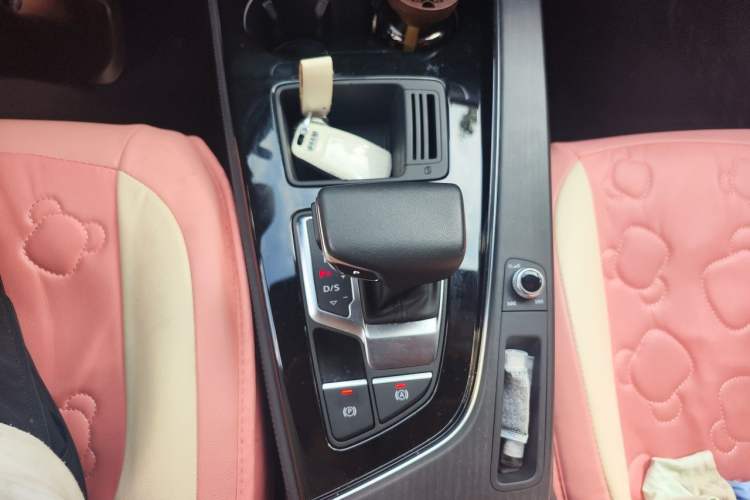 Used Audi A4L 2023 40 TFSI Luxury Dynamic Model Gear Lever