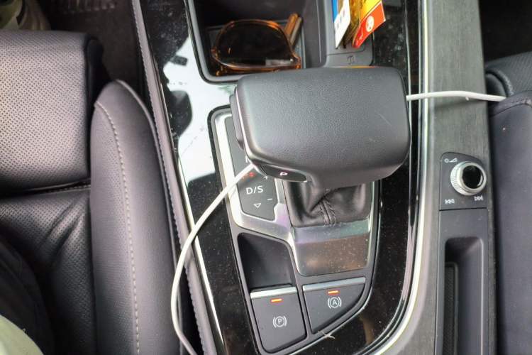 Used Audi A4L 2023 40 TFSI Luxury Dynamic Model Gear Lever