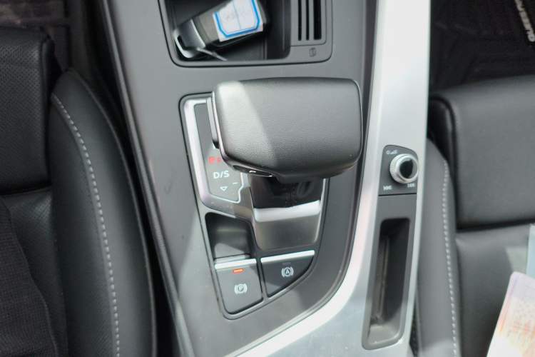 Used Audi A4L 2023 40 TFSI Fashion Dynamic Model Gear Lever