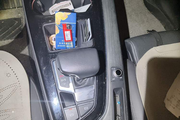 Used Audi A4L 2023 40 TFSI Luxury Dynamic Model Gear Lever
