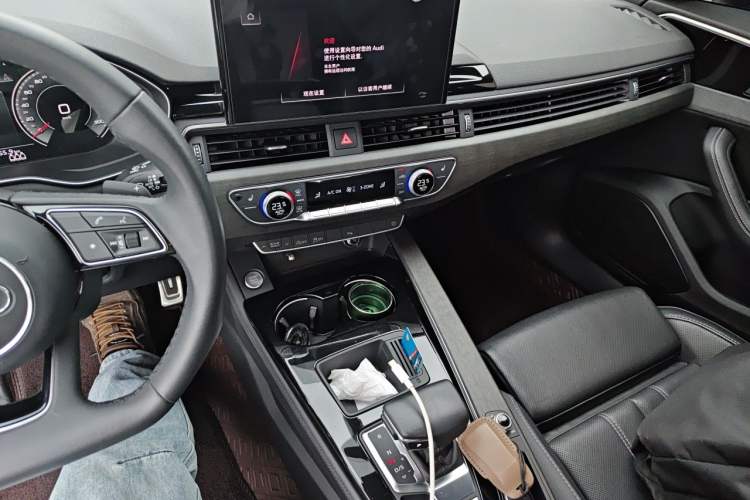 Used Audi A4L 2023 40 TFSI Luxury Dynamic Model Gear Lever
